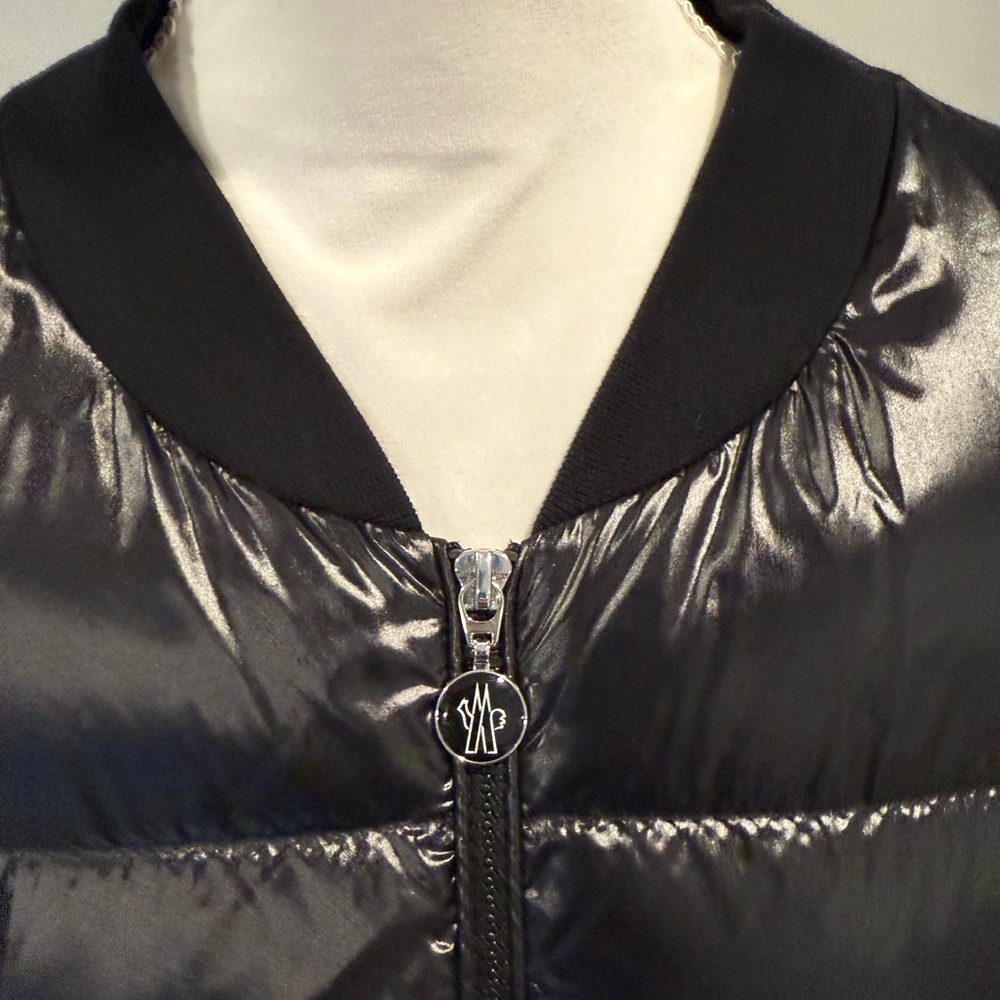 💯% AUTHENTIC MONCLER JACKET - Picture 2 of 11